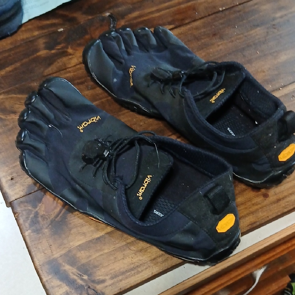 Vibram FiveFingers Black Toe Shoes